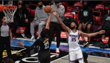  哈利伯顿妙传串联全队攻势，步行者全民皆兵大胜奇才